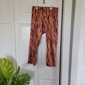 Tek Gear Brown Orange Zebra Tiger Workout Gear Athletic Leggings Size M